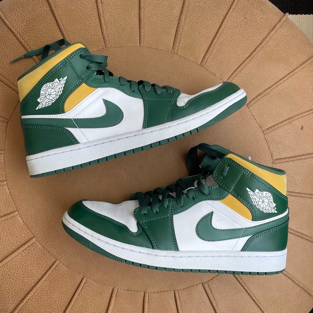 Air Jordan 1 Mid Sonics